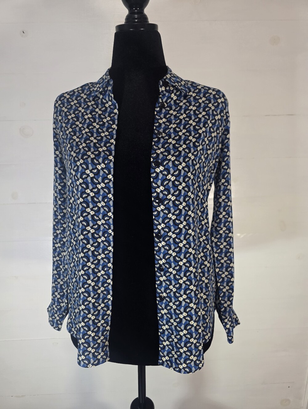 Anna Thomas 100% Silk Geometric Print Button Down Top Classic Contemporary. 6